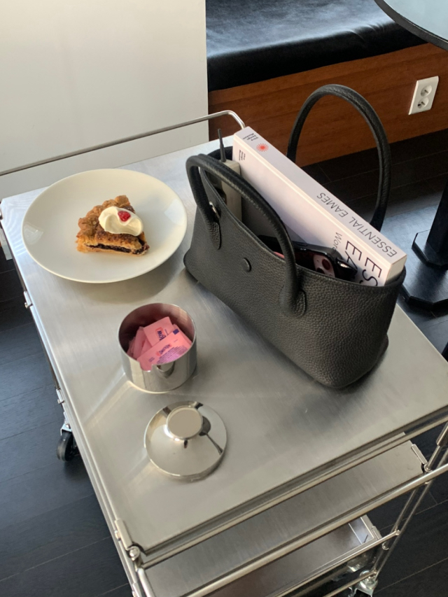 Store Faded Classic Garden Bucket Bag - Minimalist Leather Tote with Detachable Shoulder Strap - Faded